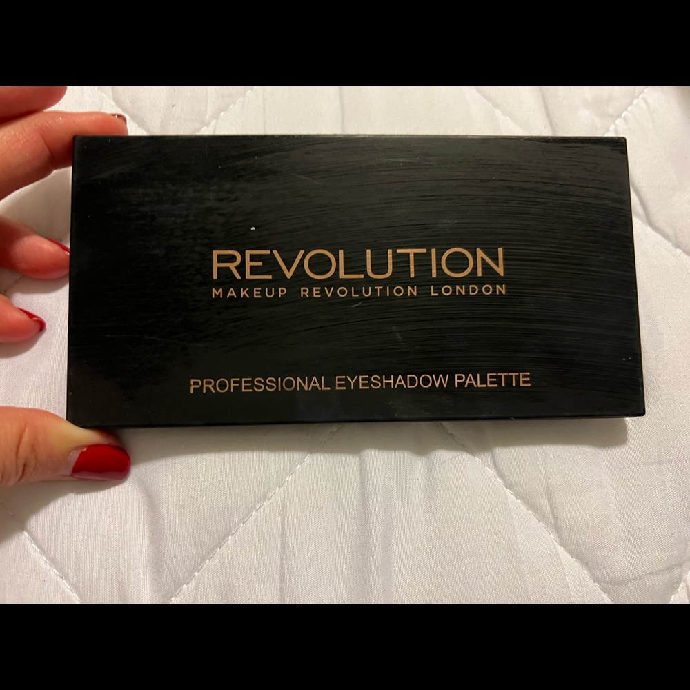 Revolution New-trals vs Neutrals Palette